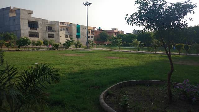 Park Saachi - Image 1