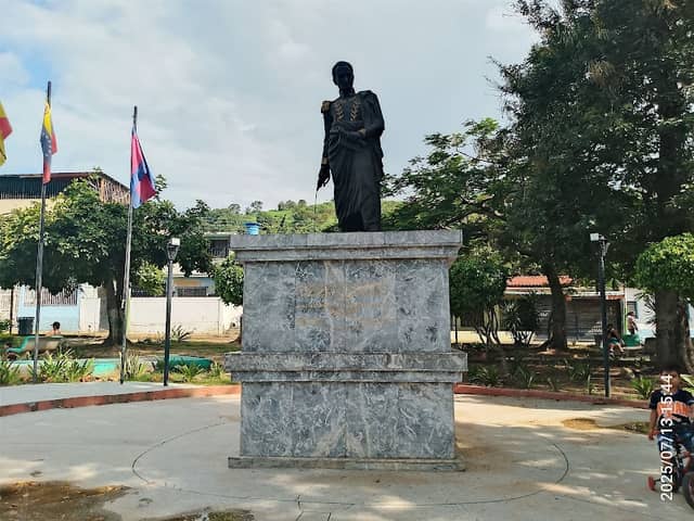 Plaza Bolívar de La Victoria - Image 1