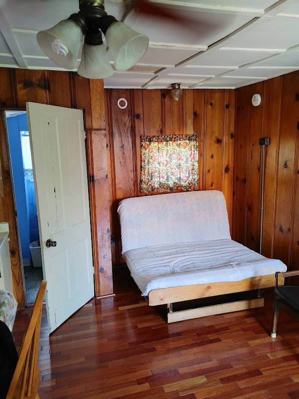 Duck Harbor Resort - Image 2