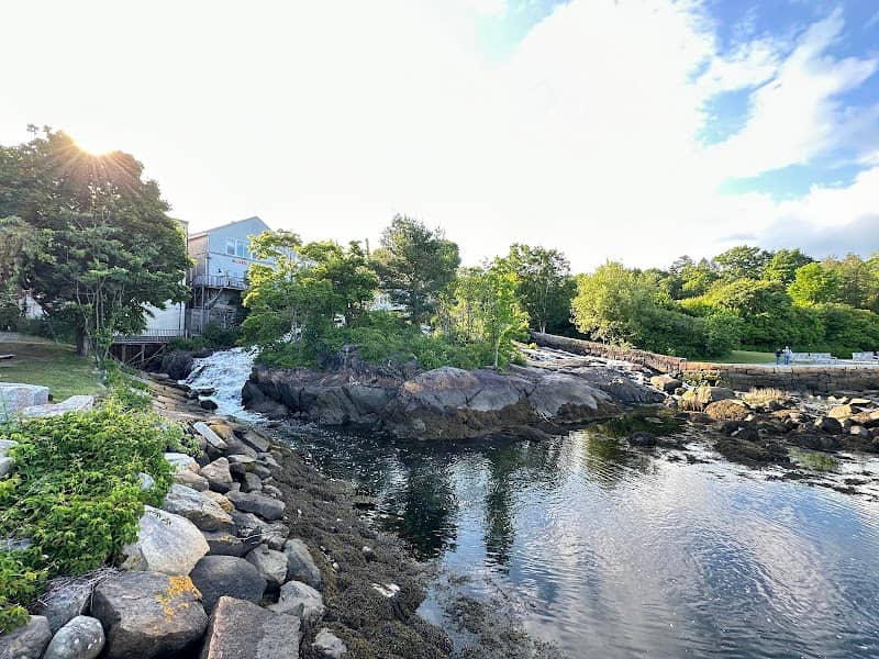 Waterfalls view - Image 1