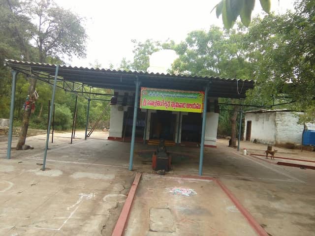 Sahasra Lingeshwara Swami Temple - Image 1