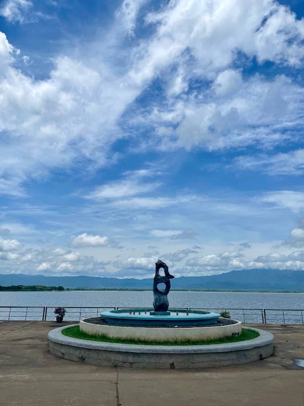 Fountain/sculpture - Image 1