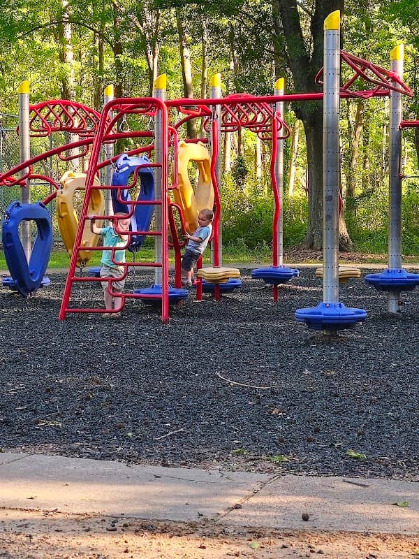 Akin Park - Image 1