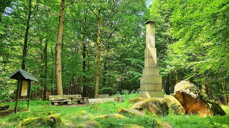 Historische Triangulationssäule Ruhebänke - Image 1