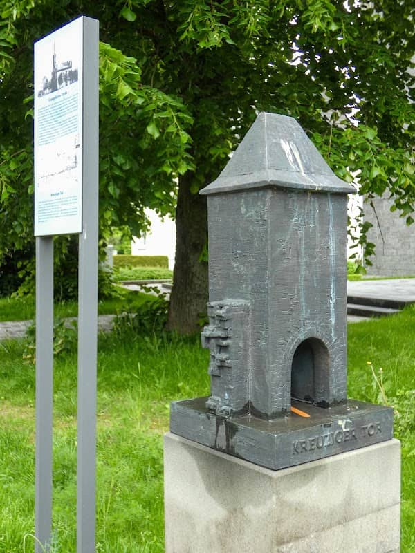 Denkmal Kreuzinger Tor - Image 1