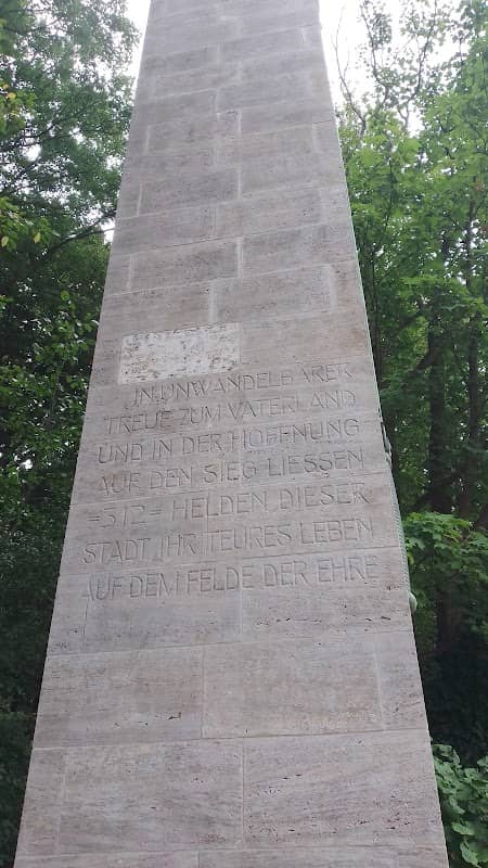 Kriegerdenkmal am Pinneberger Bahnhof - Image 1