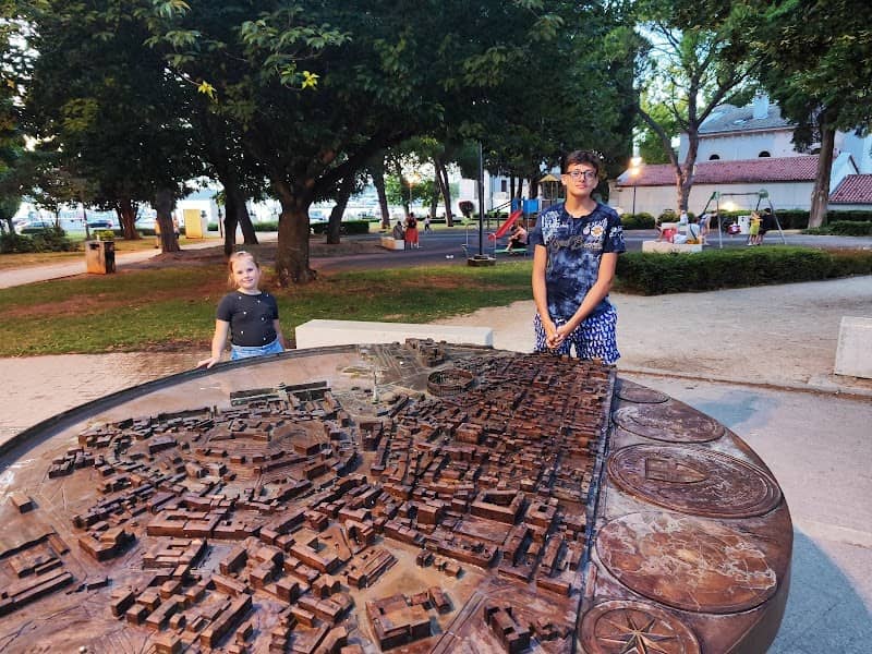 Miniature City Model-Fountain, of Pula - Image 1