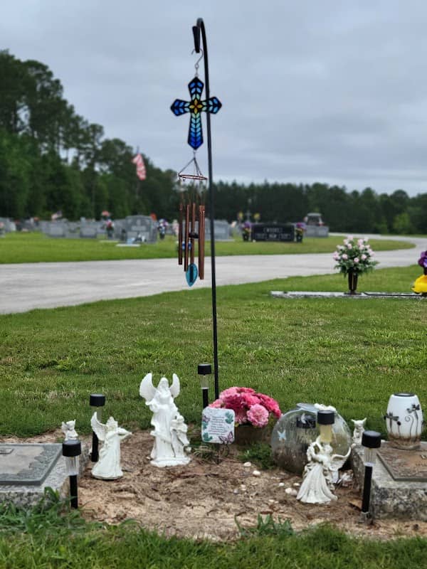 Effingham Memorial Gardens - Image 2
