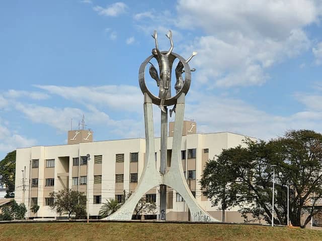 Monumento O Passageiro - Image 2