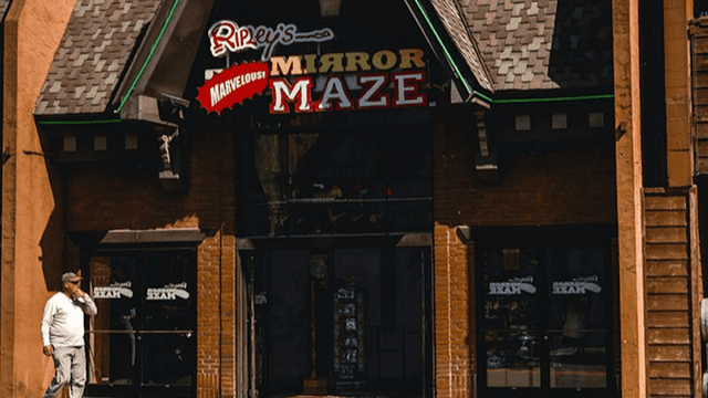 Ripley's Mirror Maze - Image 1