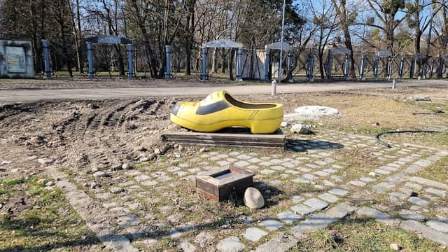 Wooden Shoe - Image 2