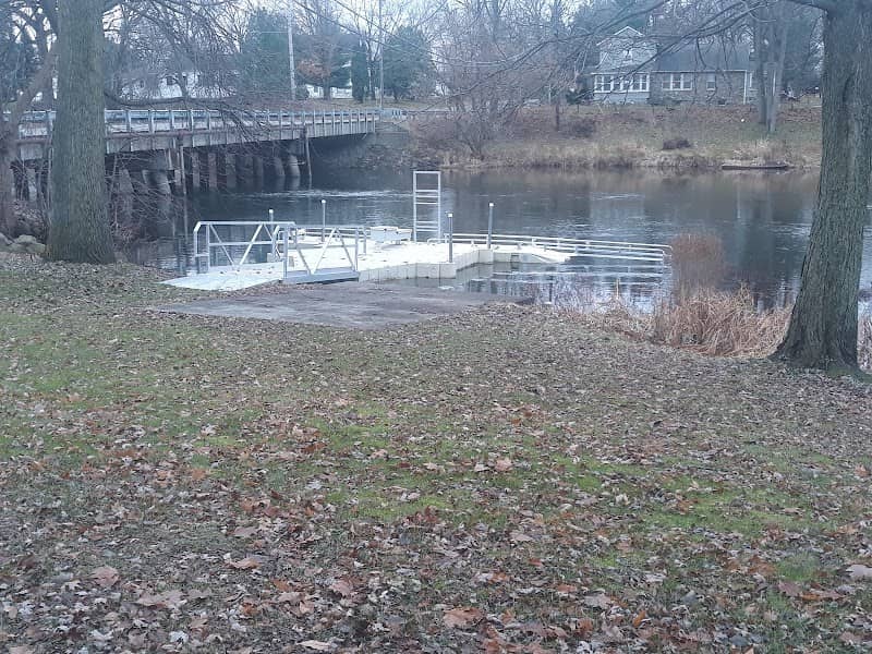 St Joseph River Public Kayak Put In - Image 1
