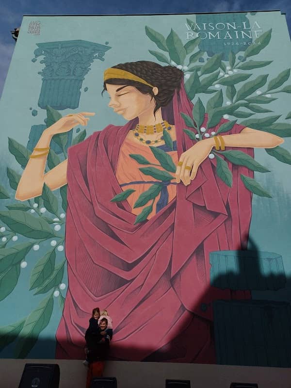 Fresque de Sabine, épouse d'Hadrien, par MC Baldassari (street art) - Image 1