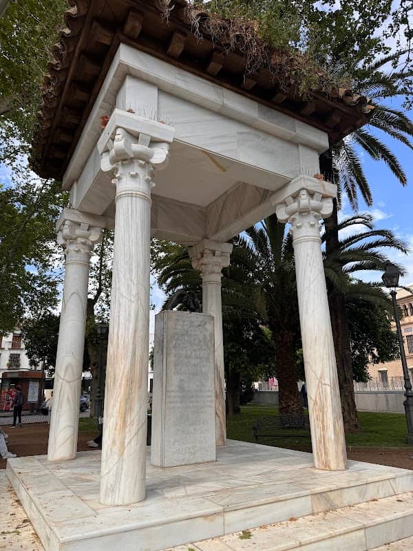 Monumento a Los Enamorados - Image 2