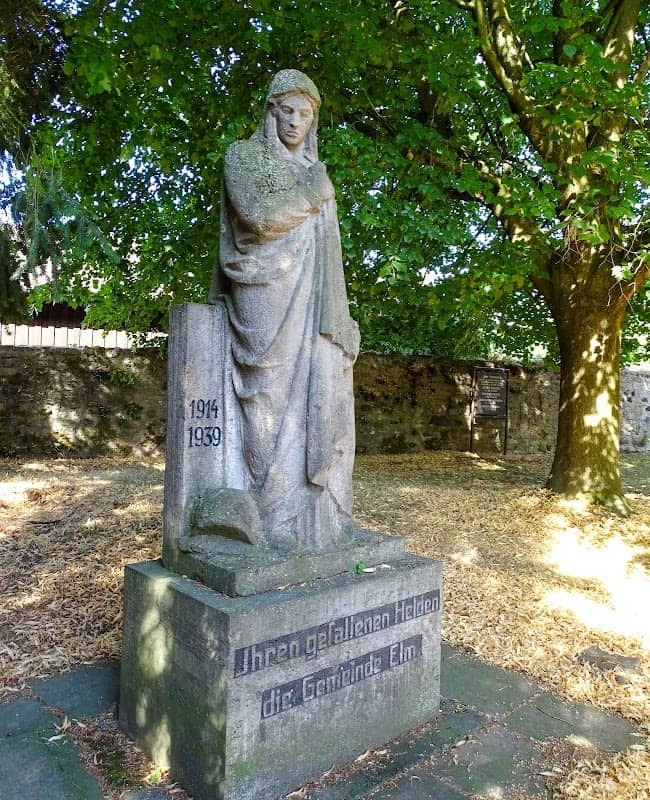 Kriegerdenkmal - Image 1