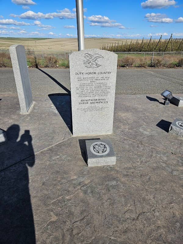 Veterans memorial - Image 1