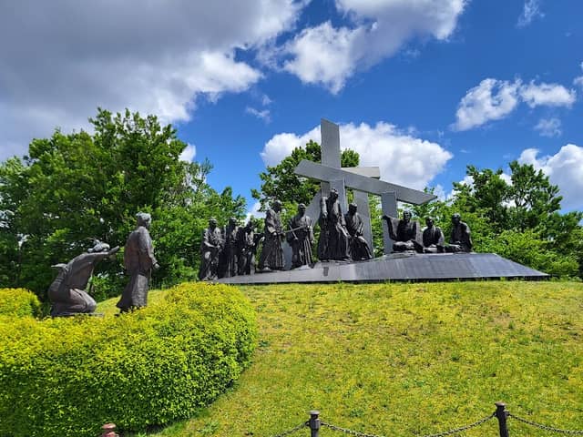 Statues of One Hundred Sacks of Rice - Image 1