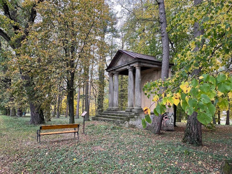 Historický park Lednické Rovne - Image 1