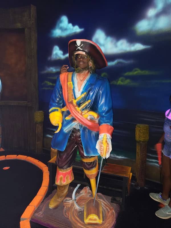 Pirate Black Light Golf - Image 1