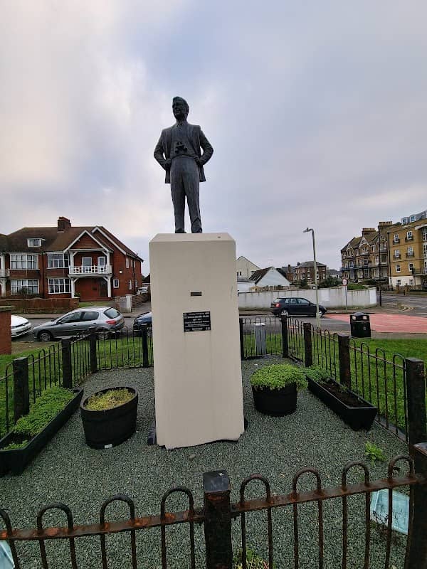 Statue of Barnes Wallis - Image 1