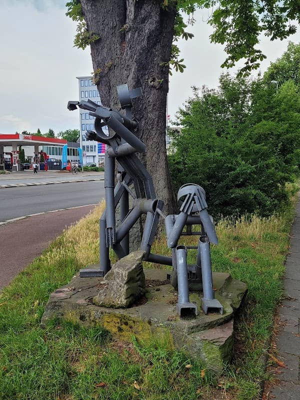 Matchmen metal statue - Image 1