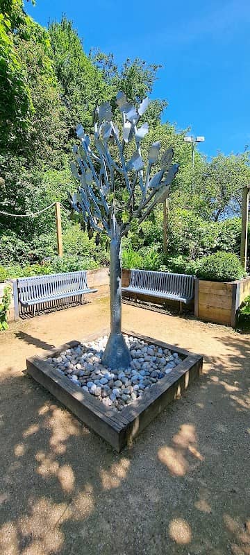 Chelsea Gardens - Image 1