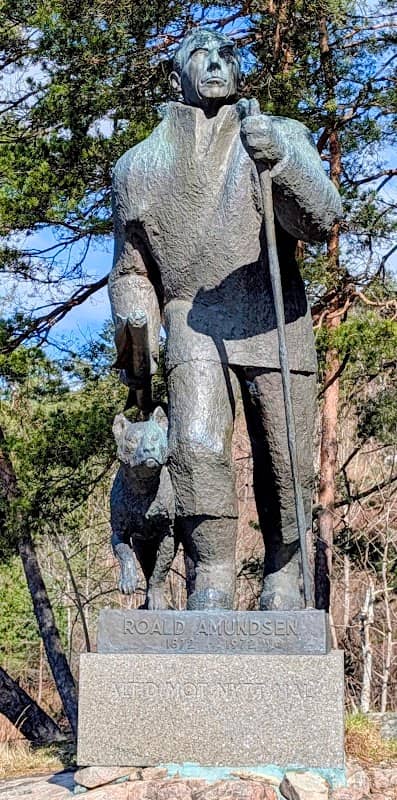 Roald Amundsens Statue - Image 1