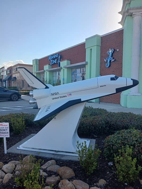 Running Zone Space Shuttle Sculpture - Image 1