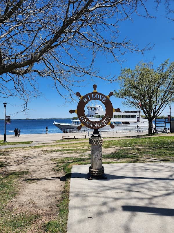 Canadian gateway to 1000 islands - Image 1