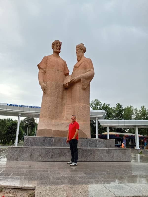 Alisher Navoi Statue - Image 2