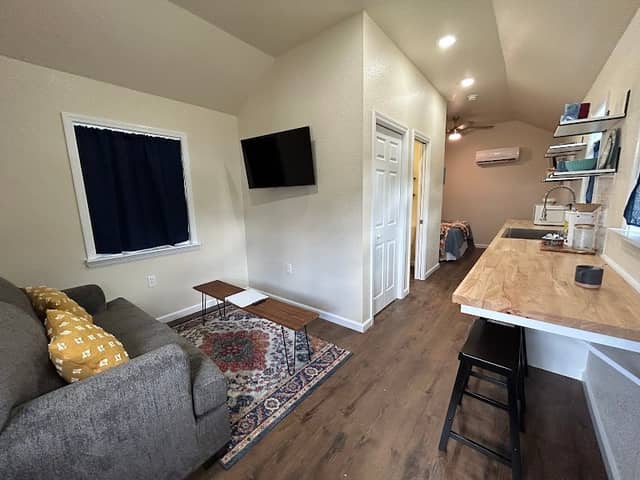 Creeks Edge Cottages - Image 2