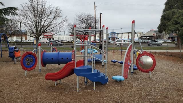 Hawthorne Park Playground - Image 2