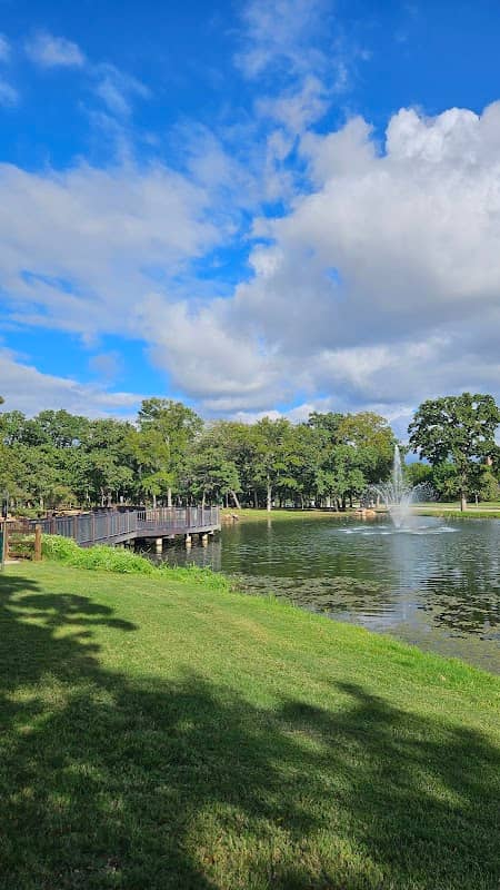Heritage Park Pond and Fountain - Image 1