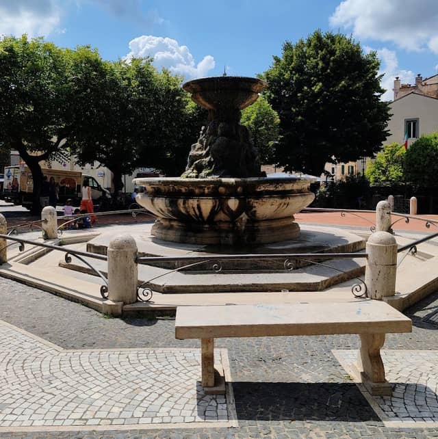 Fontana di Piazza Cavour - Image 1