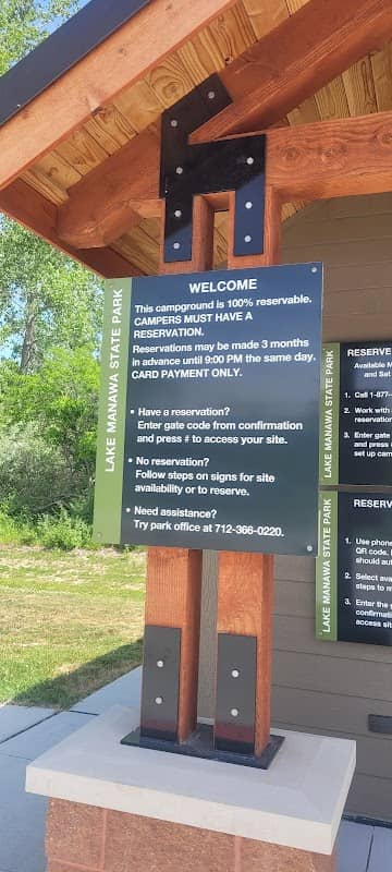 Lake Manawa picnic shelter - Image 1