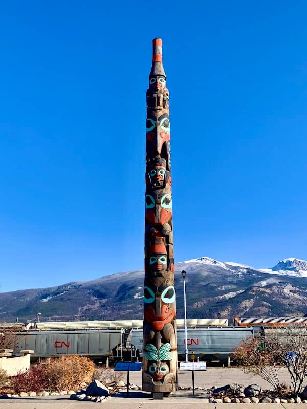 Two Brothers Totem Pole - Image 2