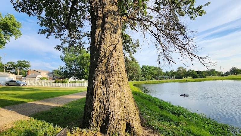 Roy M. Luthe Memorial Park - Image 2