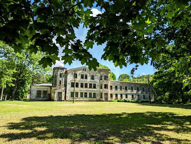 Gulbinėnų Manor - Image 1