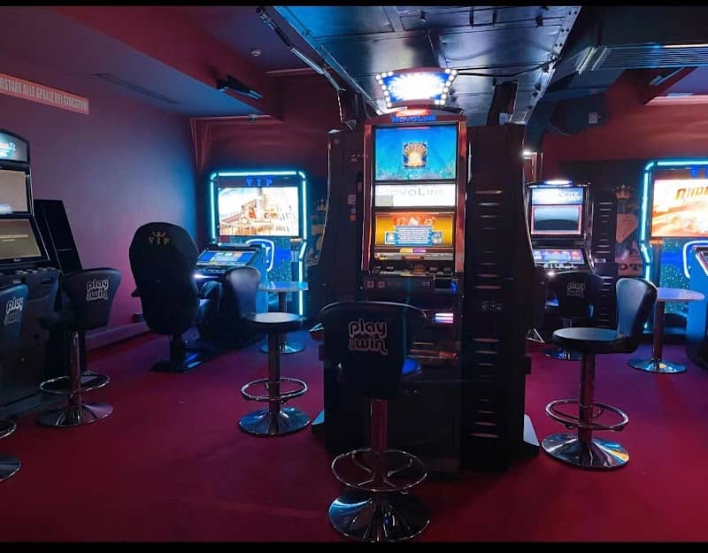 Play And Win - Image 1