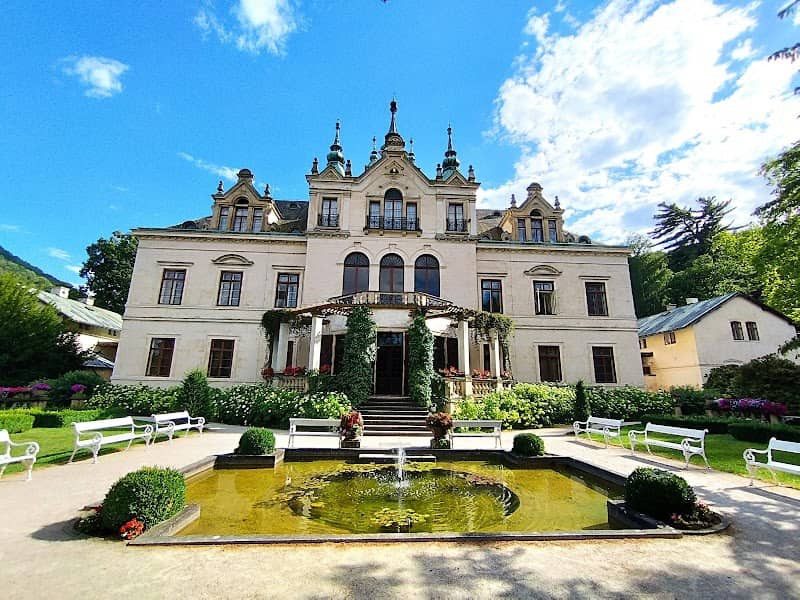 Castle park in Velké Březno - Image 1