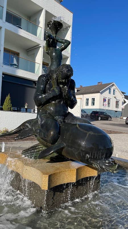 Havmannen Sculpture and Fountain - Image 1