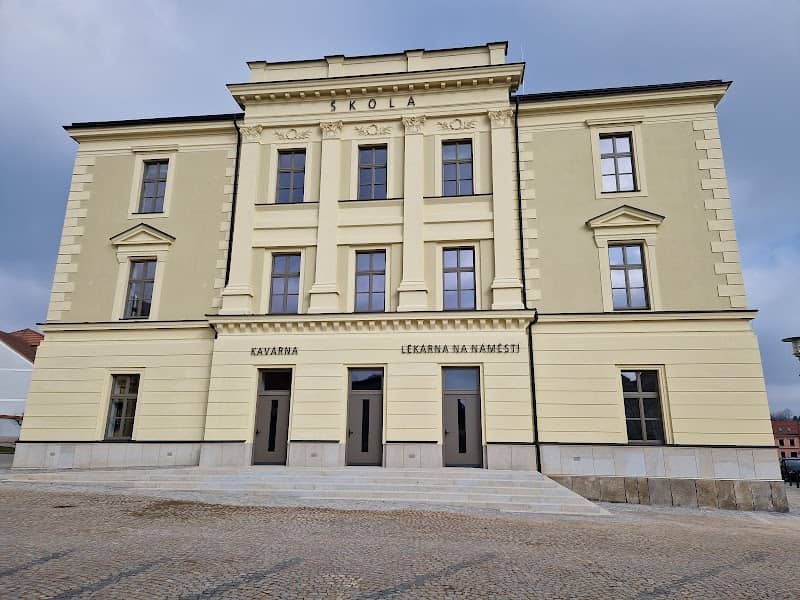 Bývalá budova školy - Image 1