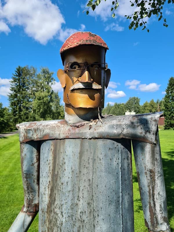 Outsider Art, Kurru, Codger Statues - Image 2