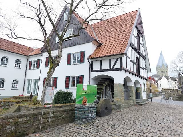 Trafohäuschen mit Graffiti-Kunst - Image 1