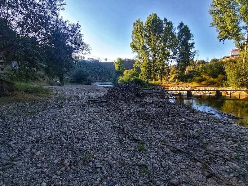 Acesso pedonal praia fluvial - Image 1