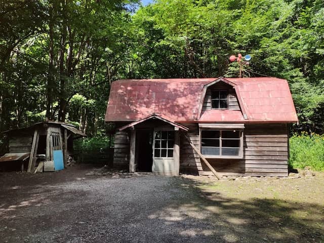 Goro's Log Cabin - Image 2