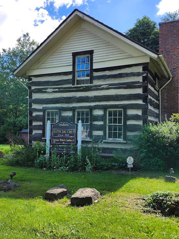 Austin Log Cabin - Image 1