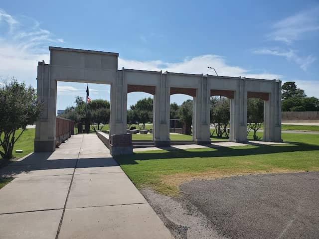 Choctaw Veterans' Memorial - Image 1