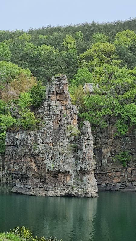 Seonbawi Rock - Image 1