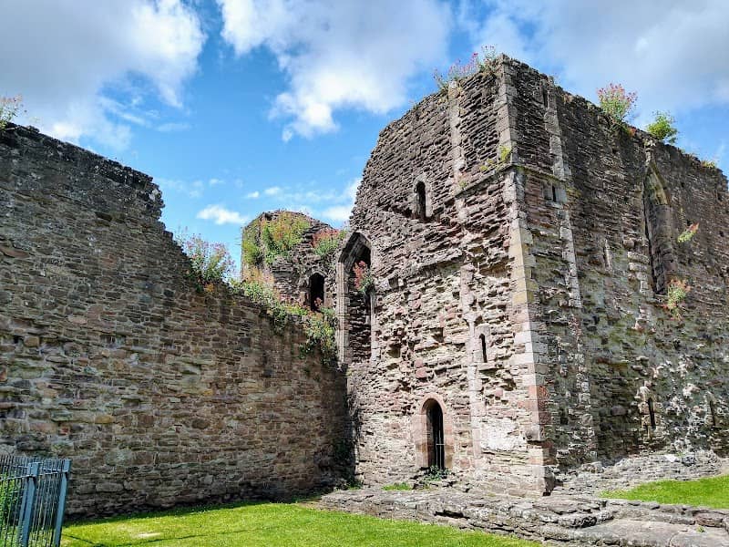 Castell Trefynwy/Monmouth Castle - Image 1